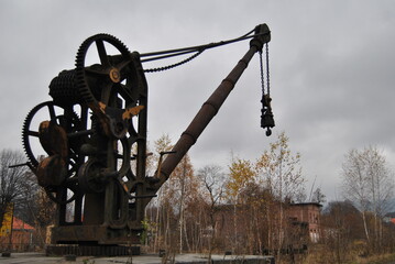 Stary ręczny dźwig kolejowy. © Radek