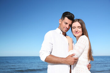 Obraz premium Lovely couple together on beach. Summer vacation