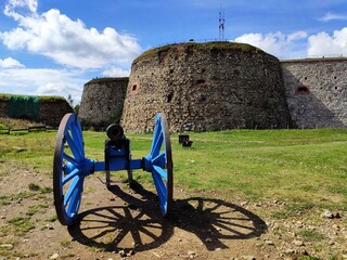 Srebrna Gora, Dolnoslaskie / Poland - 2nd of September 2020: Old historic cannon (gun) standing in the front of old historical prussian defensive fortress made of bricks in Silesia - Srebrna Gora