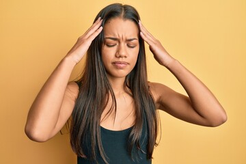 Obraz premium Beautiful hispanic woman wearing casual clothes with hand on head, headache because stress. suffering migraine.