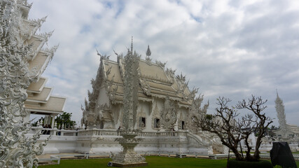 Fototapeta na wymiar White temple in Chiang Rai