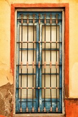 Fototapeta na wymiar Typical vintage portuguese facade with old window