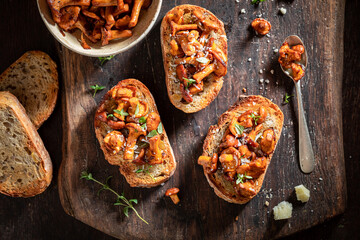 Crunchy Toast made with mushrooms, parmesan cheese and thyme