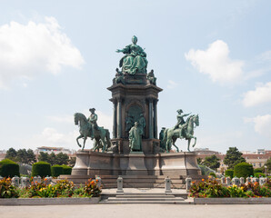 Fototapeta na wymiar Monument to Austrian empress Maria Theresa in Vienna