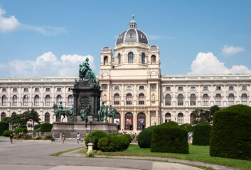 Fototapeta na wymiar Natural History Museum and monument to Maria Theresa in Vienna