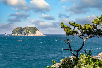 Jeju Island is Korea's leading tourist destination. It is an island viewed from the Seogwipo Coastal Road.