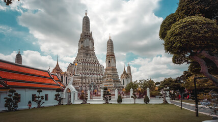Naklejka premium Wat Arun is spectacular, This is an important and a famous tourist destination at bangkok in thailand.