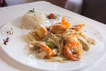 Gambas au chou palmiste et riz blanc 