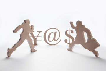 円とドルとアットマーク