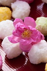 桃の花と雛あられ