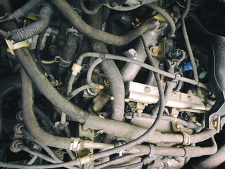 ゴチャゴチャと汚らしい軽自動車のエンジン(ルーム)