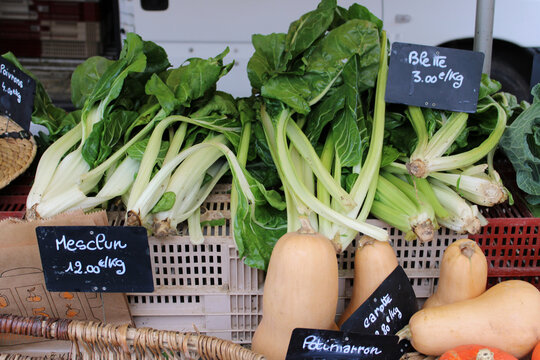 Stand, &eacute;tal de l&eacute;gumes automne, hiver, sur le march&eacute;