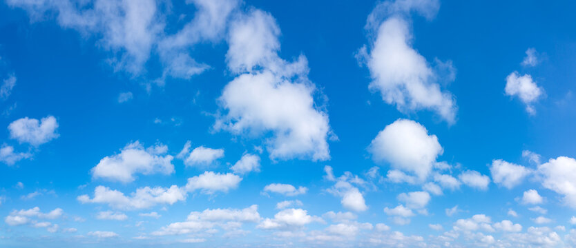 Beautiful blue sky with clouds © Vastram