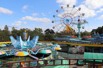 遊園地　テーマパーク　昭和レトロ　日本の 昔の 懐かしい 景色 観覧車