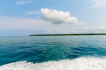 Fototapeta premium 小浜島より石垣島に向かう