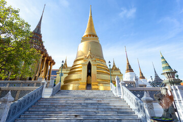 Fototapeta premium Wat Phra Kaew and Grand Palace in sunny day, Bangkok, Thailand