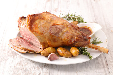 baked lamb leg with sauce