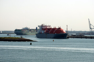 Moored LNG tanker © I am from Mykolayiv
