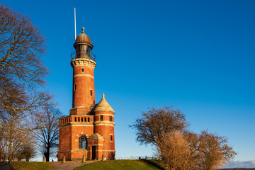 Herbstliche Impressionen aus Schleswig-Holstein im Oktober. Der Holtenauer Leuchtturm am Eingang...