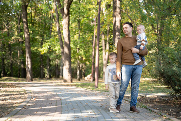 Obraz premium Dad with a children