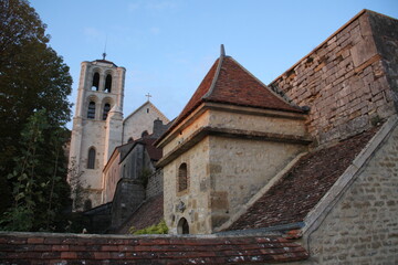 Fototapeta na wymiar Façade de la Basilique Sainte-Marie-Madeleine de Vézelay