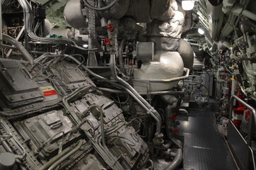 sous-marin salle des machines moteur
