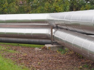 Fernwärme - Pipeline transportiert Heizenergie zum Endverbraucher