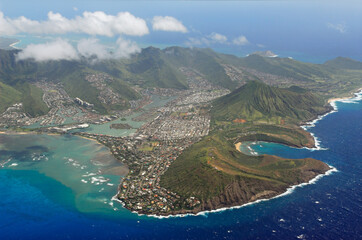 Obraz premium Arial view of Hawaii Kai and Kuapa Pond on Oahu