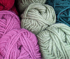 Fototapeta na wymiar colorful wool yarn on the shelf for handmade