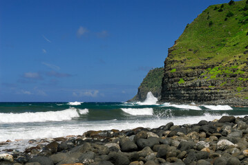 Fototapeta na wymiar Pounding Surf and waves at Cape Halawa from the bay
