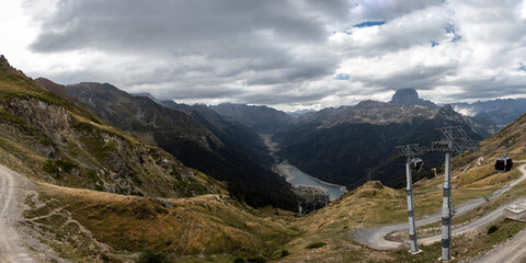 Obraz premium High Mountain Hiking Trail in the French Pyrenees, Pyrenees National Park, France
