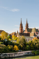 Obraz premium Basel, Münster, Altstadt, Rhein, Rheinufer, Grossbasel, Kirche, Basler Münster, Altstadthäuser, Pfalz, Herbst, Basel-Stadt, Schweiz