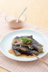 茄子の梅酢炒め