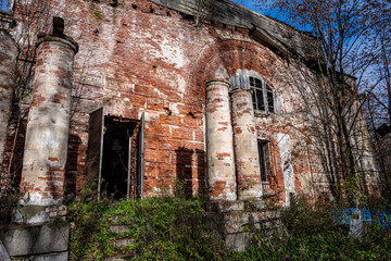 Fototapeta premium old abandoned red brick building on autumn sad day