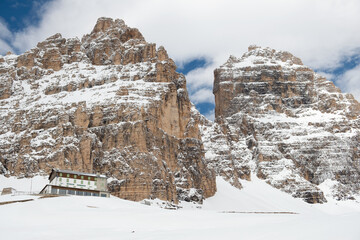 Refugio Auronzo, a 2.333 metros de altitud, en los Dolomitas italianos.