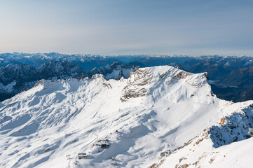 Fototapeta na wymiar Schneefelder auf der Zugspitze