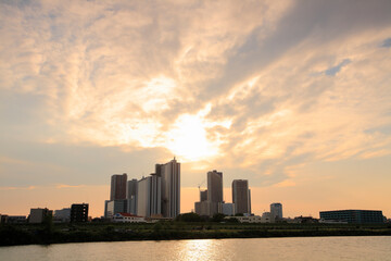 Obraz premium 川越しに見る武蔵小杉の再開発