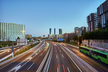 Obraz premium Carretera hacia madrid