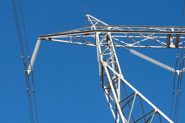 Torres metálicas de alta tensión eléctrica