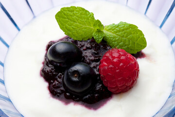 ミックスベリーヨーグルト