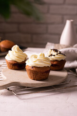 Chocolate muffins with cheese cream