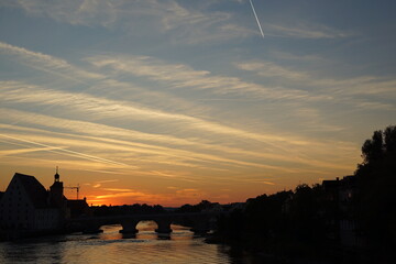 Fototapeta premium tranquil scene at sunset above city