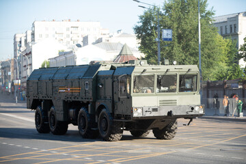 Obraz premium military equipment in the city