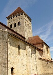 Fototapeta na wymiar Le clocher de l’église Saint-André de Sauveterre-de-Béarn