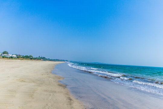 Golgoa beach at Diu on a sunny day © Kandarp