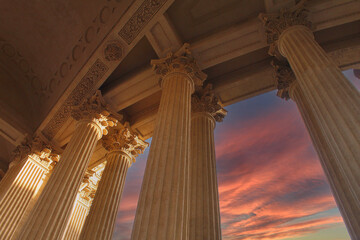 Obraz premium Fragment of the facade of the building with columns, Historic building against the sky.