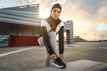 Muslim urban runner training in the city center