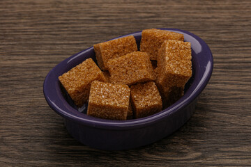 Cane sugar cubs in the bowl