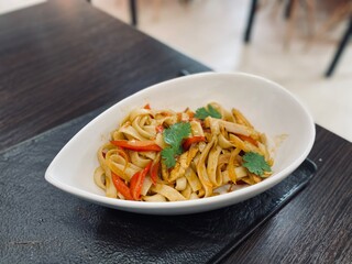 noodles with vegetables and chicken