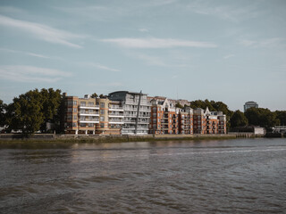 Fototapeta na wymiar Buildings along the Thames in London